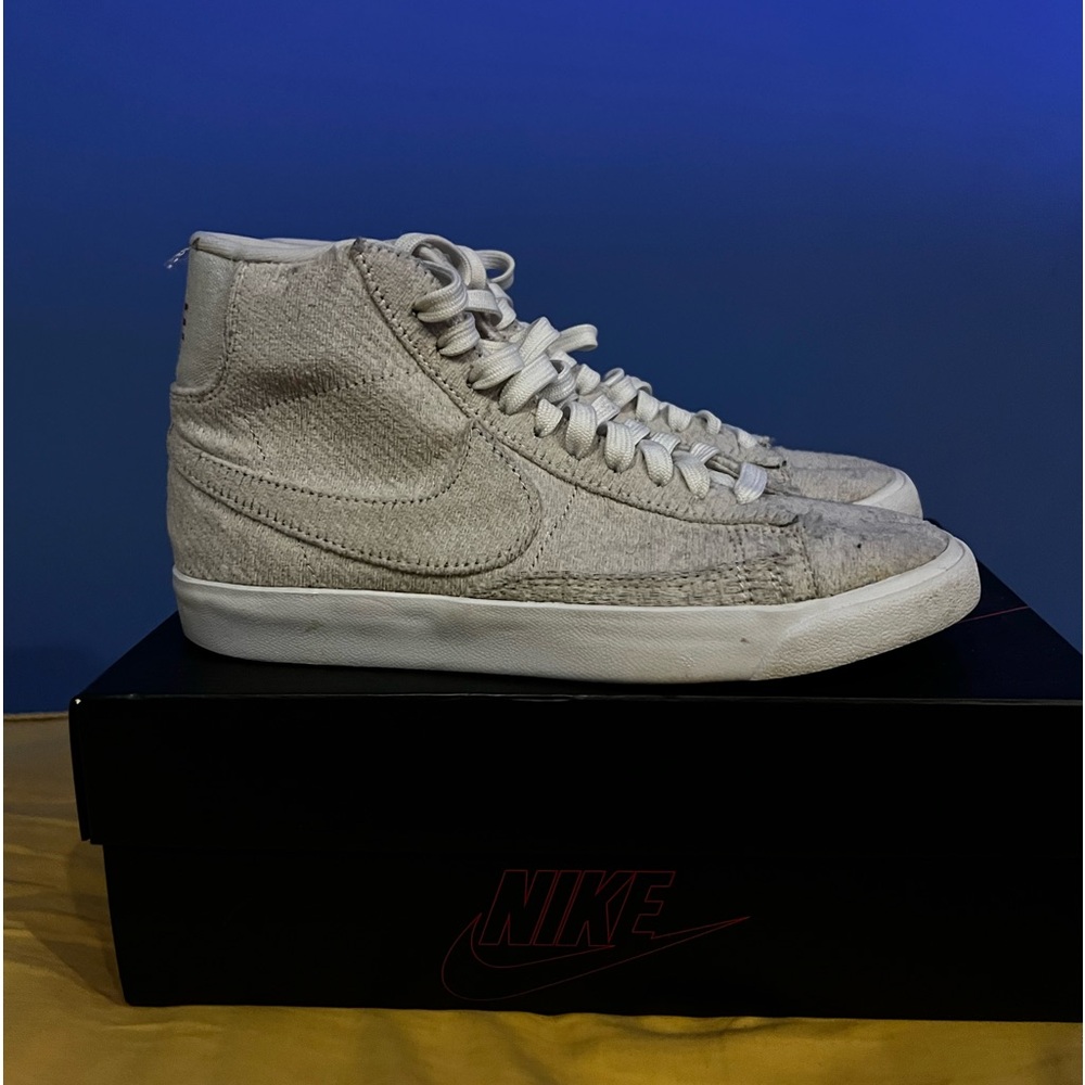 Nike Blazer Mid STRANGER THINGS. USED WITH BOX AND EXTRA LACES/PINS. Size W6